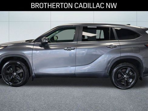 Used 2025 Toyota Highlander Limited AWD/4WD image 2
