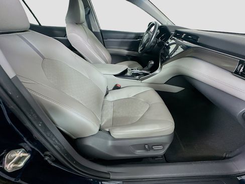 Used 2020 Toyota Camry XSE w/ Navigation Package FWD image 31