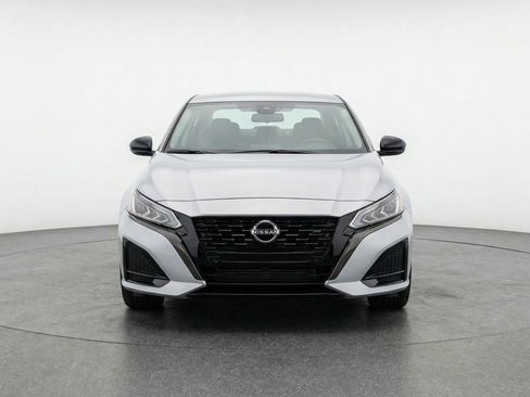 Used 2025 Nissan Altima 2.5 SV image 2