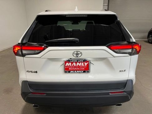 Used 2019 Toyota RAV4 XLE Premium w/ Cold Weather Package FWD image 4
