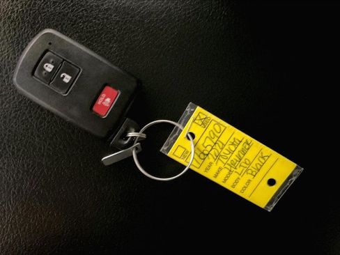 Used 2021 Toyota 4Runner Limited AWD/4WD image 11