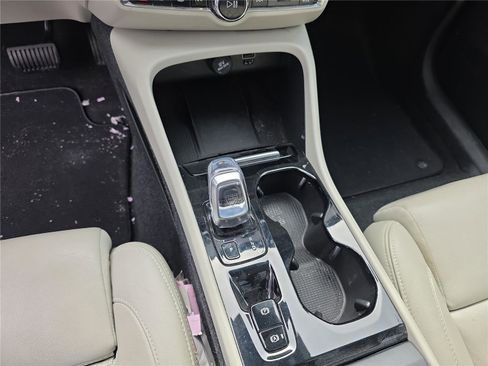 Used 2021 Volvo XC40 T5 Inscription w/ Advanced Package image 27