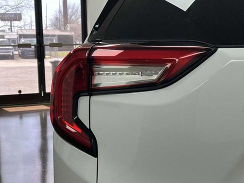 Used 2024 GMC Terrain SLE image 10