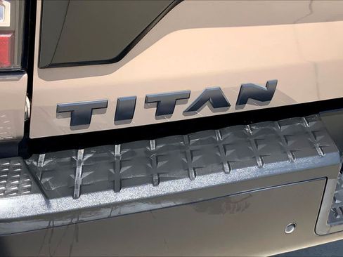 Used 2021 Nissan Titan PRO-4X w/ Pro-4x Convenience Package AWD/4WD image 31