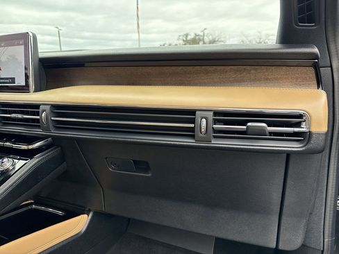 Used 2021 Lincoln Corsair Reserve w/ Sport Package image 29