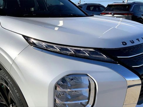 Used 2024 Mitsubishi Outlander SE image 28