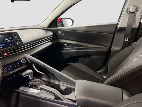 Used 2022 Hyundai Elantra SEL image 21