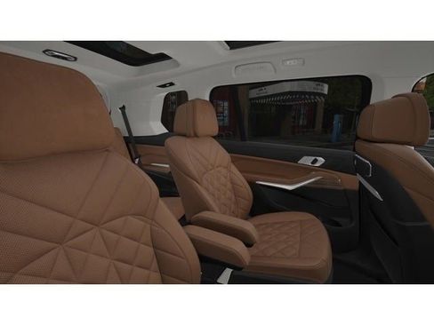 Used 2026 BMW X7 xDrive40i w/ Climate Comfort Package image 12