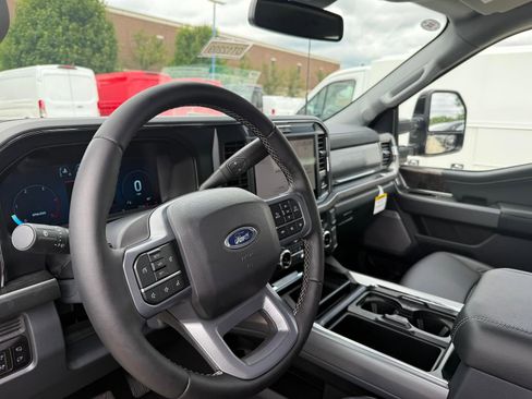New 2025 Ford F250 Lariat w/ Black Appearance Package image 9