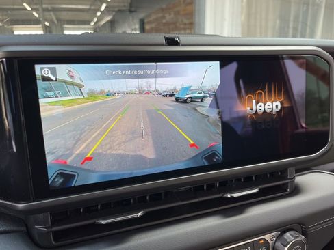 Used 2025 Jeep Gladiator Mojave w/ Convenience Group image 42