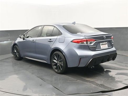Used 2024 Toyota Corolla SE image 3