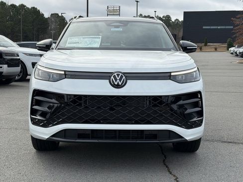New 2026 Volkswagen Tiguan SE R-Line image 8