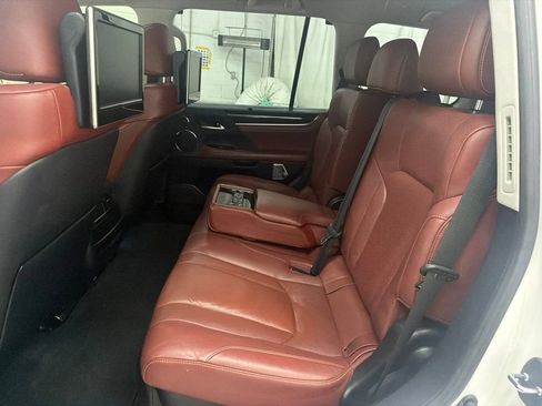 Used 2016 Lexus LX 570 4WD w/ Luxury Package image 25