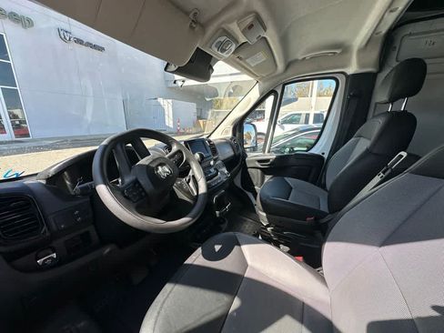Used 2025 RAM ProMaster 2500 w/ Convenience Group FWD image 7