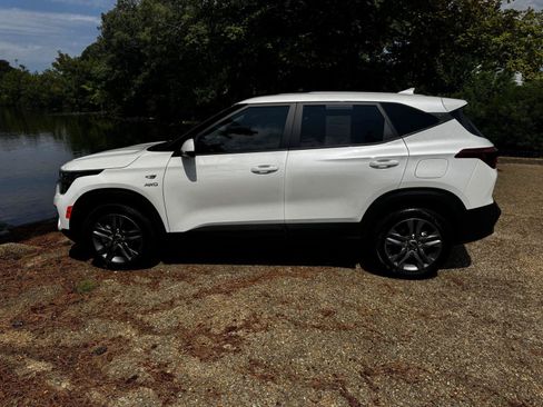 Used 2023 Kia Seltos LX AWD/4WD image 10