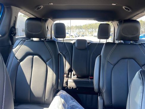 New 2026 Chrysler Pacifica Select FWD image 23