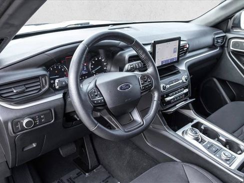 Used 2020 Ford Explorer XLT w/ Comfort Package AWD/4WD image 10