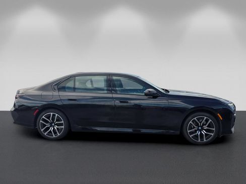 Certified 2023 BMW 740i w/ Parking Assistance Package RWD image 3
