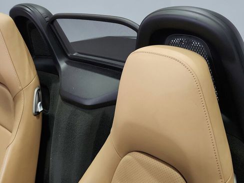 Used 2019 Porsche 718 Boxster image 23