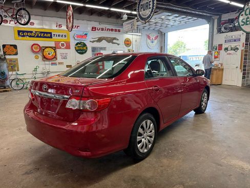 Used 2012 Toyota Corolla LE FWD image 5