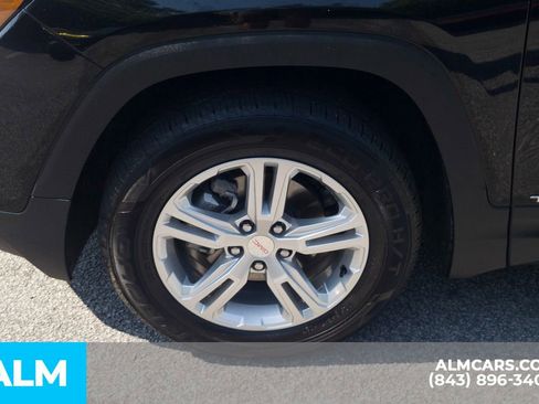 Used 2024 GMC Terrain SLE AWD/4WD image 12