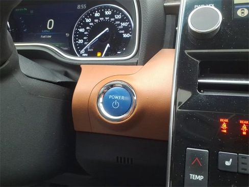 Used 2020 Toyota Avalon Limited image 24