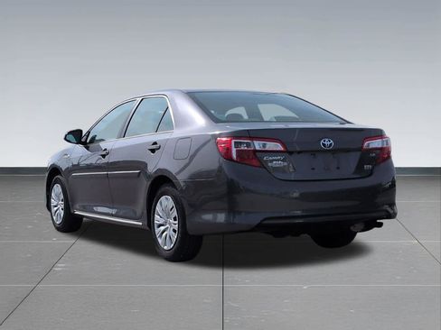 Used 2014 Toyota Camry LE image 4