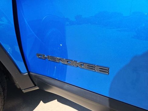 Used 2023 Jeep Cherokee Altitude Lux AWD/4WD image 29