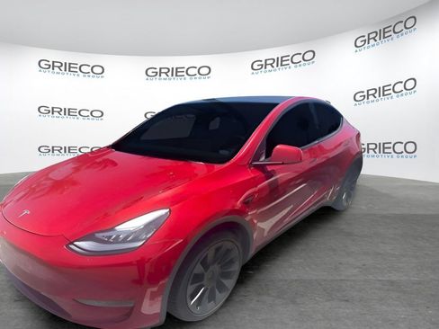 Used 2022 Tesla Model Y Long Range AWD/4WD image 2