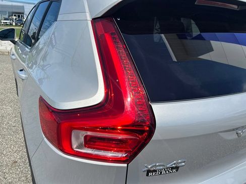 Used 2025 Volvo XC40 B5 Plus AWD/4WD image 11