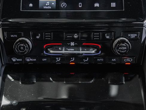 New 2025 Jeep Grand Cherokee L Laredo w/ Luxury Tech Group I image 22