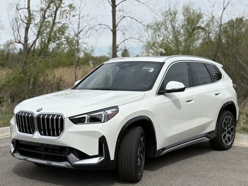 Used 2025 BMW X1 xDrive28i w/ Convenience Package image 3