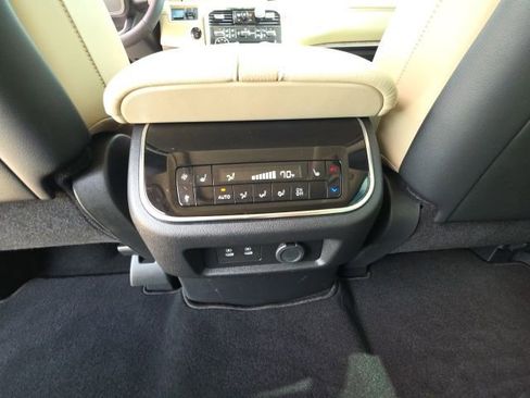 Used 2025 Nissan Armada Platinum Reserve RWD image 26