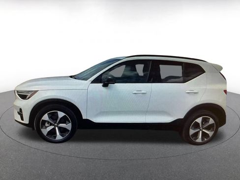 Used 2024 Volvo XC40 B5 Core AWD/4WD image 7
