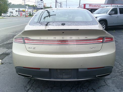 Used 2017 Lincoln MKZ Select w/ Technology Package FWD image 9
