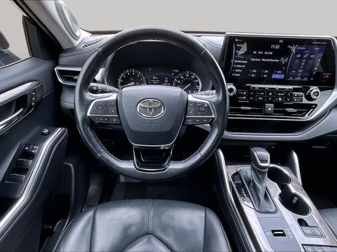 Used 2021 Toyota Highlander Platinum FWD image 6
