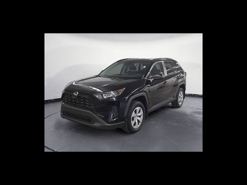 Used 2021 Toyota RAV4 LE AWD/4WD image 2