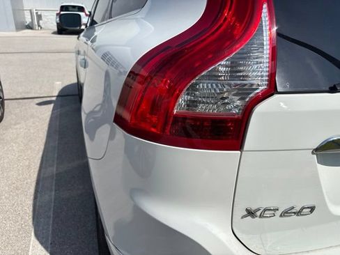 Used 2016 Volvo XC60 T5 Premier w/ Protection Package AWD/4WD image 4