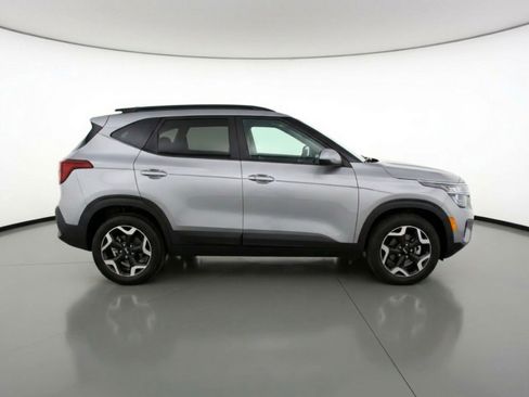 Used 2025 Kia Seltos S FWD image 11