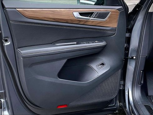 Certified 2024 Volkswagen Atlas SE w/ Panoramic Sunroof Package image 21