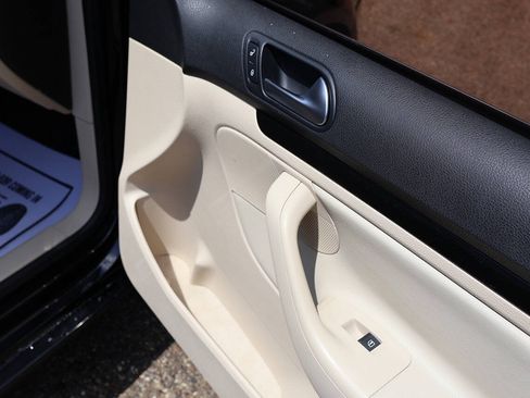 Used 2010 Volkswagen Jetta SE FWD image 19