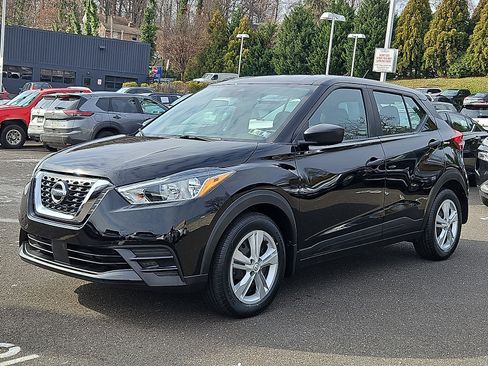 Certified 2020 Nissan Kicks S image 3