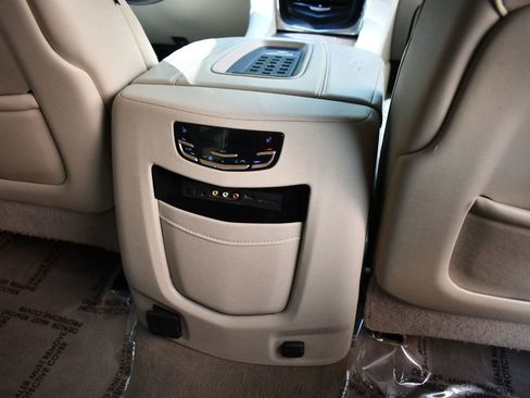 Used 2016 Cadillac Escalade Premium image 30