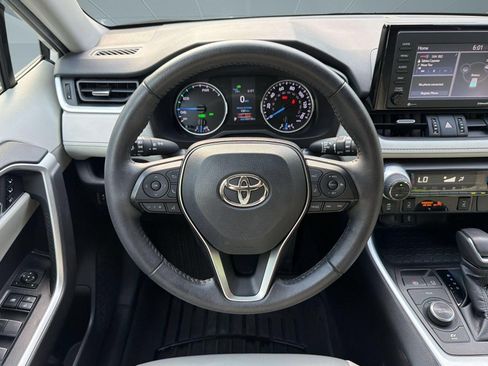 Used 2022 Toyota RAV4 XLE Premium AWD/4WD image 11