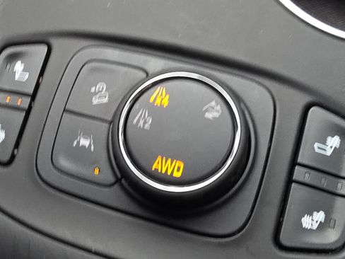 Used 2024 GMC Terrain SLT w/ Infotainment Package II image 31