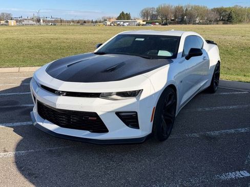 Used 2018 Chevrolet Camaro SS RWD image 1