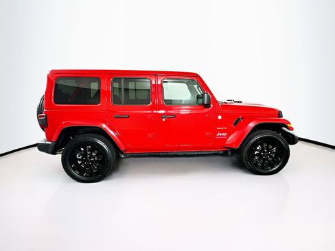 Used 2024 Jeep Wrangler Unlimited Sahara AWD/4WD image 10