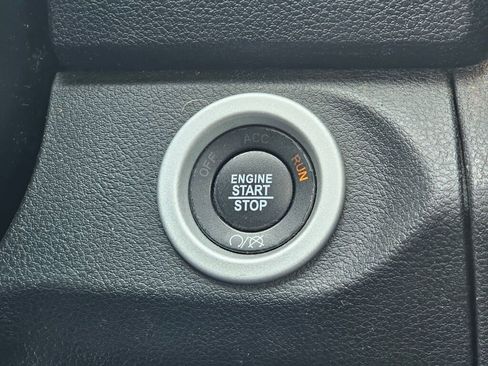 Used 2018 RAM 1500 Laramie w/ Convenience Group AWD/4WD image 40