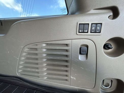 Used 2016 Chevrolet Suburban LT w/ LT Signature Package image 18