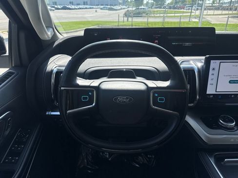 Used 2025 Ford Expedition Platinum AWD/4WD image 19